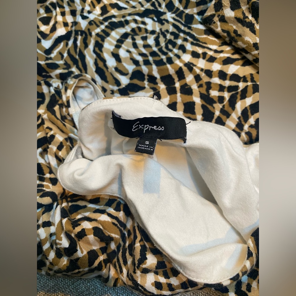 🤎🖤🤍Express Patterned Off-the-Shoulder Top - Picture 5 of 5